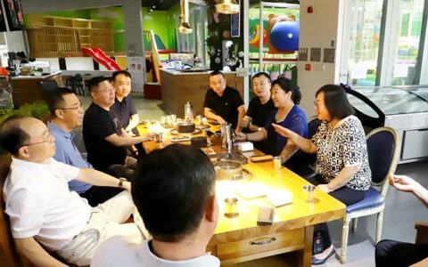 大兴区统战部副部长、区工商联执行主席郑庆禹、富思特新材料郭祥恩董事长一行参观考察北京市宜生源食品有限公司