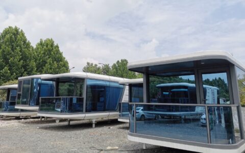 当世友地板铺进“太空舱”| 民宿界的新潮流，全新的住宿体验