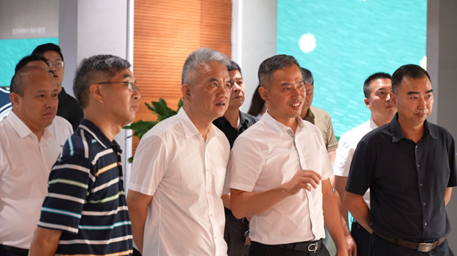台州市路桥区人大副主任蒋新才带队莅临浙江华威门业走访调研