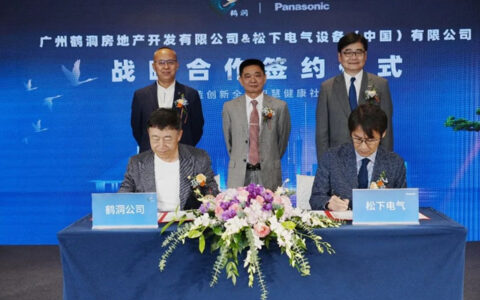 鹤洞地产与松下电器签订“品质社区，松鹤共筑”战略合作协议，共同打造创新全龄智慧健康社区