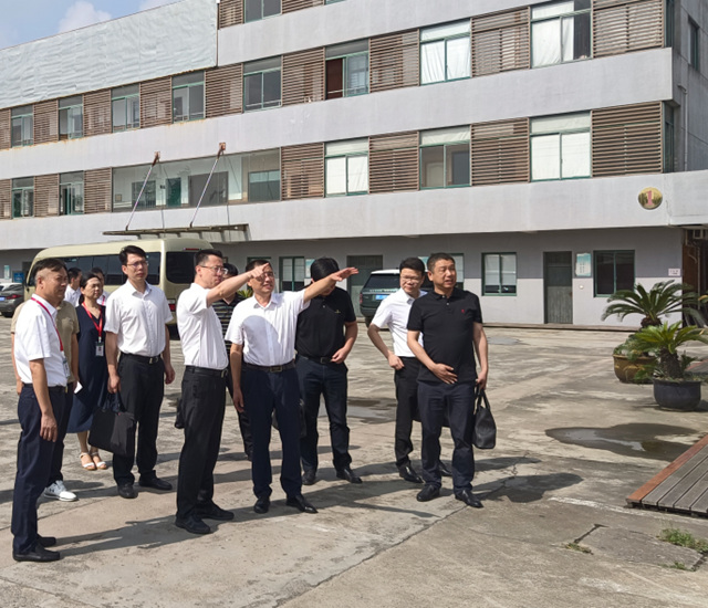嘉善县委副书记、县长张锡锋一行调研龙森木业