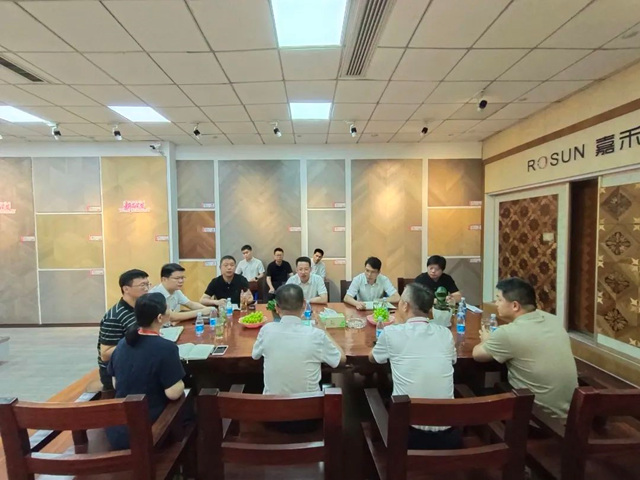 嘉善县委副书记、县长张锡锋一行调研龙森木业
