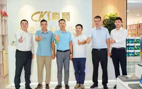 科顺股份集团董事长陈伟忠深入零售市场一线，坚定信心加速布局