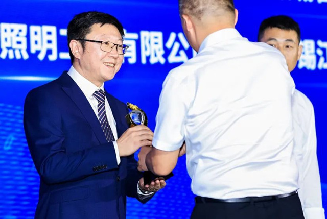 阿克苏诺贝尔|荣膺“低碳先锋”称号，携手共筑绿色可持续城墙