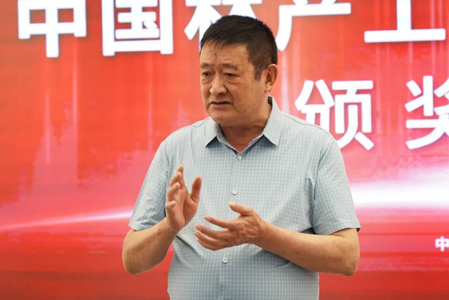世友地板副董事长顾梓生先生荣获“中国林产工业特殊贡献奖”