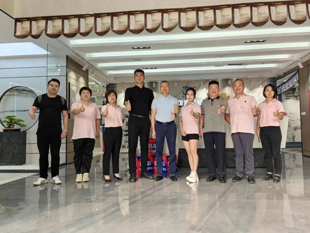 马可波罗控股总裁谢悦增到唐山终端一线走访调研