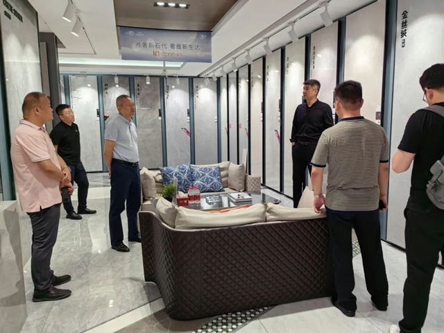 马可波罗控股总裁谢悦增到唐山终端一线走访调研