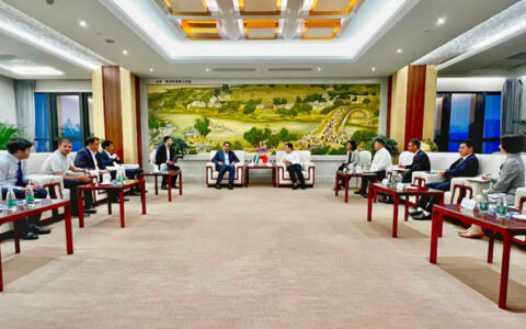 北新建材尹自波会见乌兹别克斯坦费尔干纳州州长博扎罗夫一行