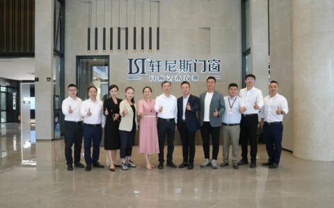 摩根集团领导一行莅临轩尼斯门窗参观交流