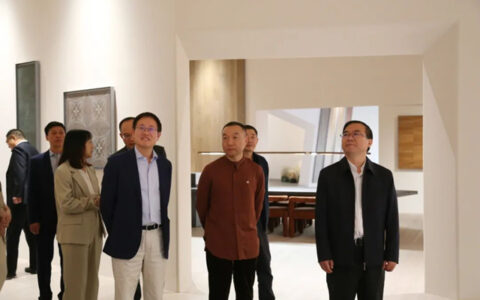 重庆黔江区委副书记、区政府区长周恩海带队莅临书香门地集团考察