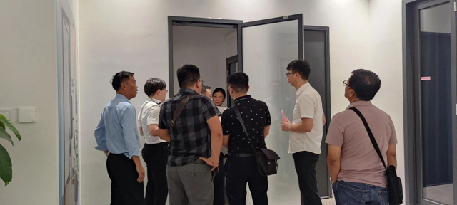 越南门窗协会领导一行，走进老赖不赖智能制造生产基地参观交流！