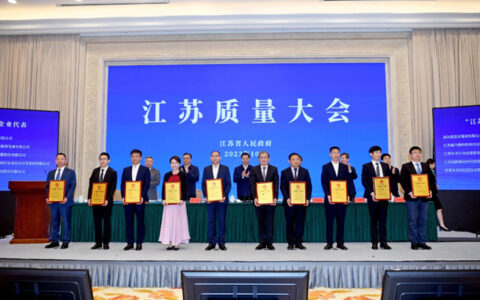 罗莱生活荣获“江苏精品”认证！罗莱超柔床品粹系列高蓬松蚕丝被通过“江苏精品”认证