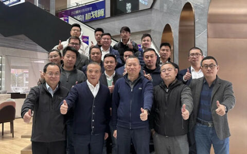 马可波罗控股总裁谢悦增到昆明终端一线走访调研