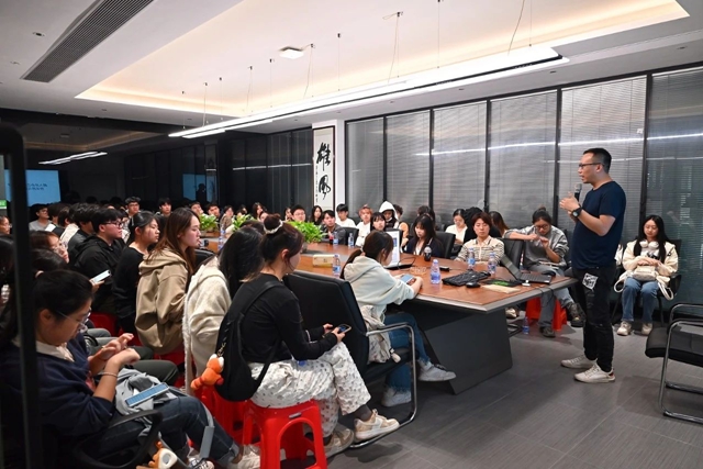 产学研合作再发力，三雄极光迎来大型研学团