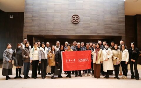 东华大学旭日工商管理学院师生到访书香门地集团参观交流