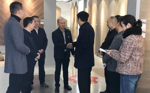 江西省萍乡市委书记刘烁一行莅临上臣地板专卖店开展调研和工作指导