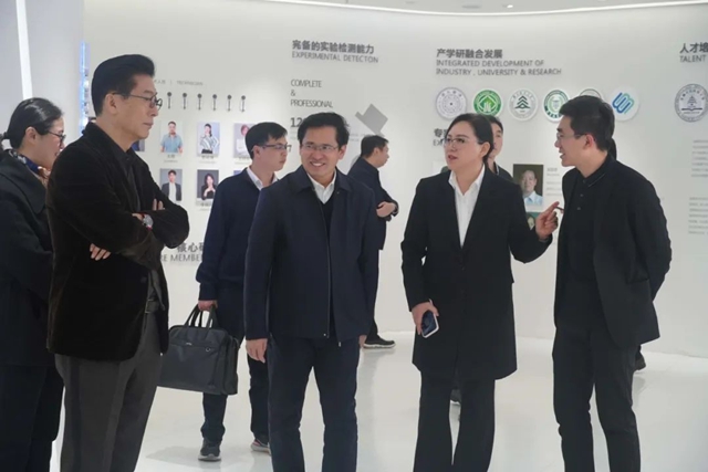 江西省赣州市南康区委领导莅临金隅天坛家具参观考察