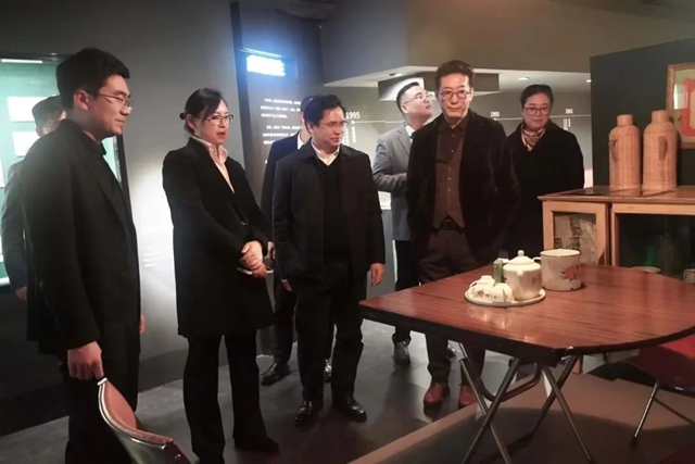 江西省赣州市南康区委领导莅临金隅天坛家具参观考察