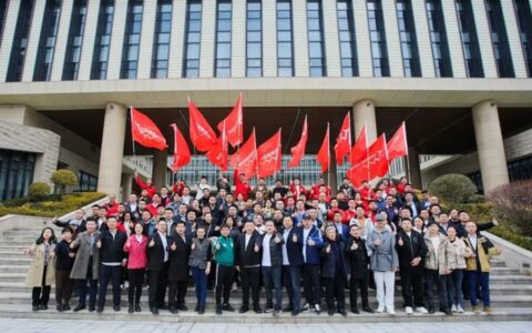 龙牌集团&北新涂料携千余名合作伙伴到安吉余村参观学习