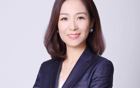 亿商美女亲临金漆奖，助力经销商乘风破浪