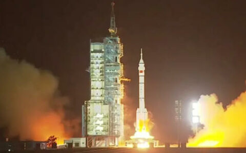 北新灯塔助力神舟十八号发射圆满成功