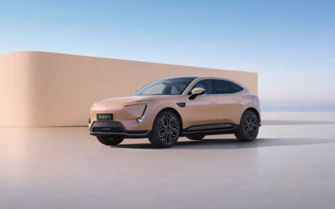 立邦携手阿维塔打造晖金幻彩，未来美学质感惊艳北京车展