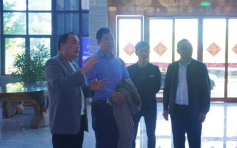 中国林产工业协会会长王满莅临永吉地板交流指导工作