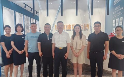 马可波罗控股董事长黄建平到上海终端一线走访调研