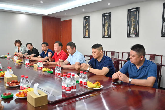 中涂协绿色工业涂料涂装分会理事长张蛟一行莅临晨光参观指导！