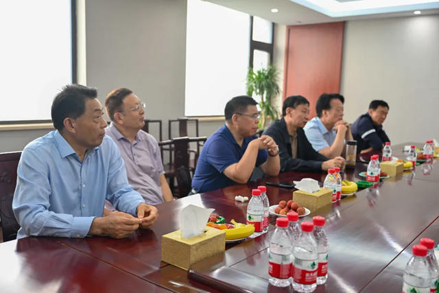 中涂协绿色工业涂料涂装分会理事长张蛟一行莅临晨光参观指导！