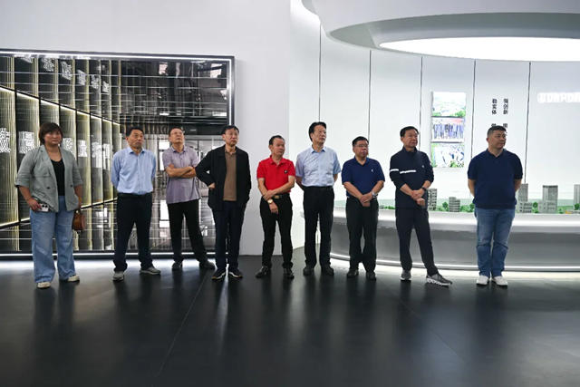 中涂协绿色工业涂料涂装分会理事长张蛟一行莅临晨光参观指导！