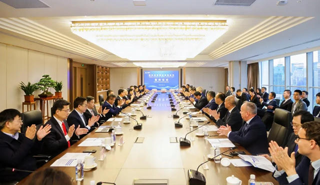 进博进行时，阿克苏诺贝尔携手中国石化签署合作备忘录
