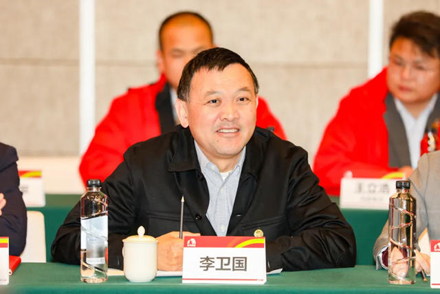 东方雨虹董事长李卫国在贵州出席合伙人座谈会