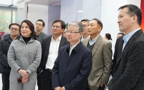 公牛集团武汉大学党委书记黄泰岩一行到访