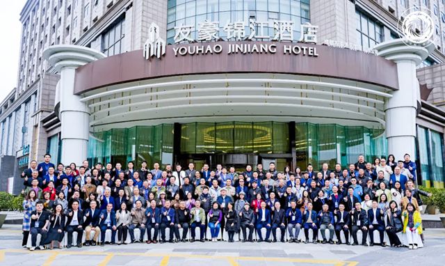 虹润冠名第四届西部涂料产业发展高峰论坛 共绘行业创新蓝图