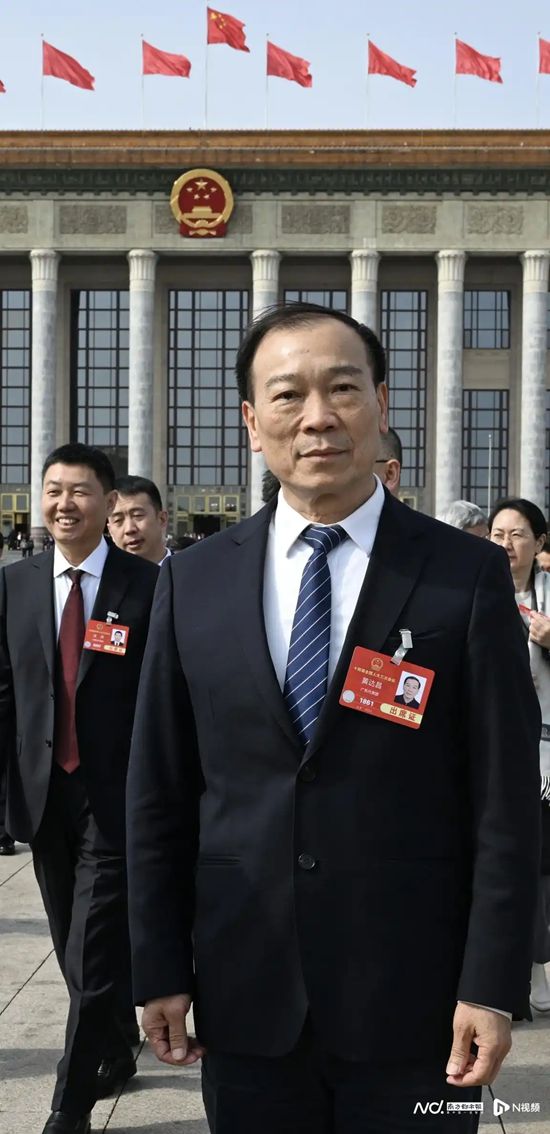 铁杆球迷、民营企业家、人大代表，黄达昌的精彩“跨界人生”