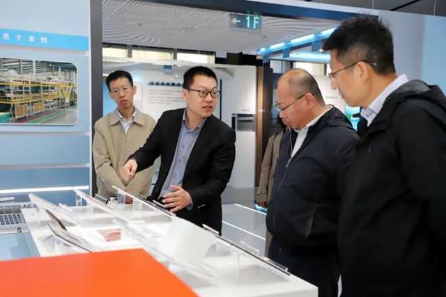 昌发展集团党委书记、董事长王彧一行到北新建材参观交流