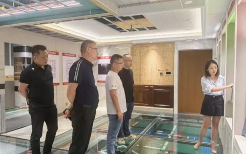 顺辉瓷砖·岩板与紫苹果装饰携手共探家装新未来