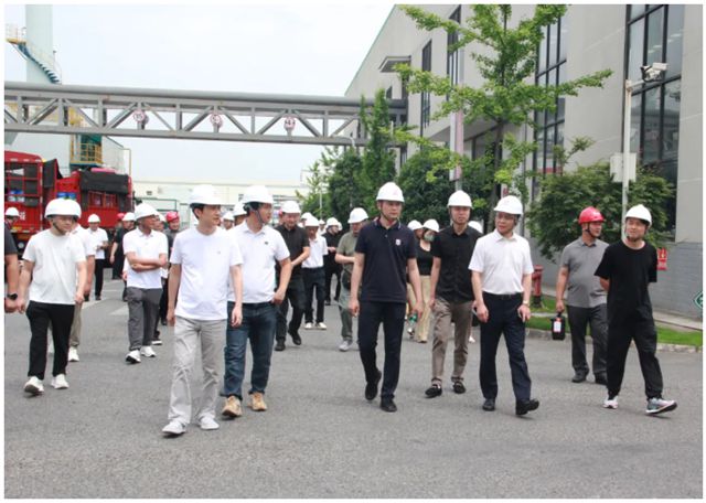 北新防水西南公司召开修缮业务客户洽谈暨集中签约座谈会