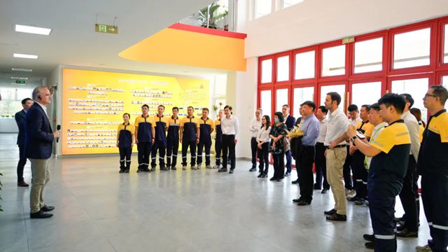 德高：西卡亚太区总裁Philippe Jost先生为新品助阵，赴陕西工厂考察