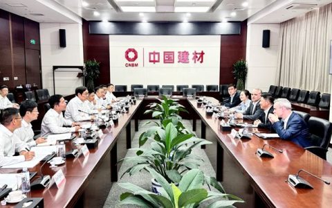 周育先会见西卡亚太区总裁姚思博一行