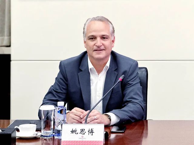 周育先会见西卡亚太区总裁姚思博一行