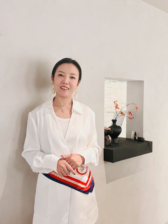富家女蝶变涂料女王：美女胡蝶扇动行业飓风——访雷克瑟思重庆地区运营服务商胡蝶