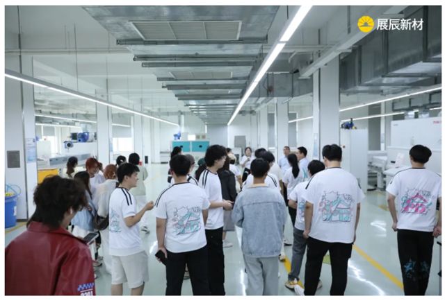 南京林业大学家居学院师生赴展辰新材上海工厂参观交流！