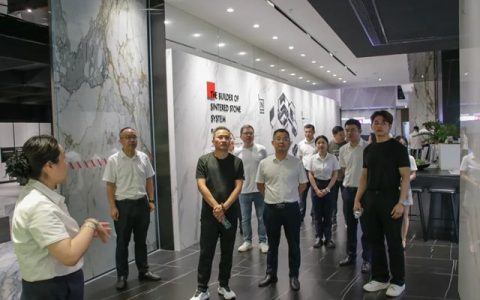 紫苹果装饰集团领导莅临顺辉品牌考察并签约合作