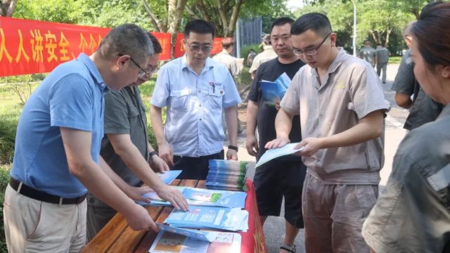  三峡油漆组织开展“安全环保咨询日”活动