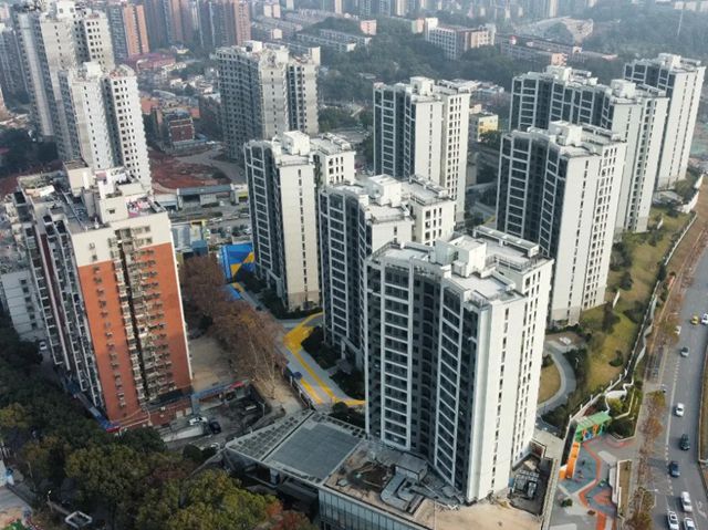 践行“双碳”战略：三棵树仿石漆引领建筑涂料绿色革命