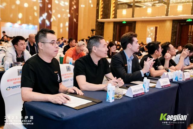《拒绝拼凑式装修！浙江黄岩郑总30年坚守正直设计：用卡伊莲艺术涂料重新定义全屋定制系统》