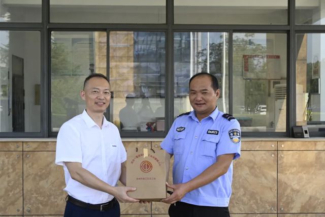 人本凯伦丨防暑消夏 跨越高温——凯伦工会倾情慰问生产一线员工