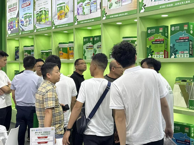 观众挤爆展位为哪般？探秘建博会最火绿色展位背后儿童级健康密码